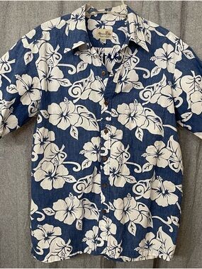 Men's Blue Hawaiian Floral Casual Button-Down Shirt by Paradise Bay